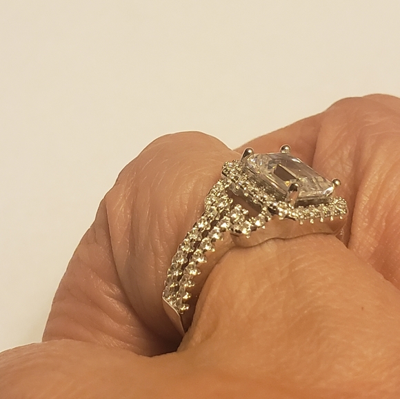 Sterling silver emerald cut diamond wedding ring - Picture 7 of 8